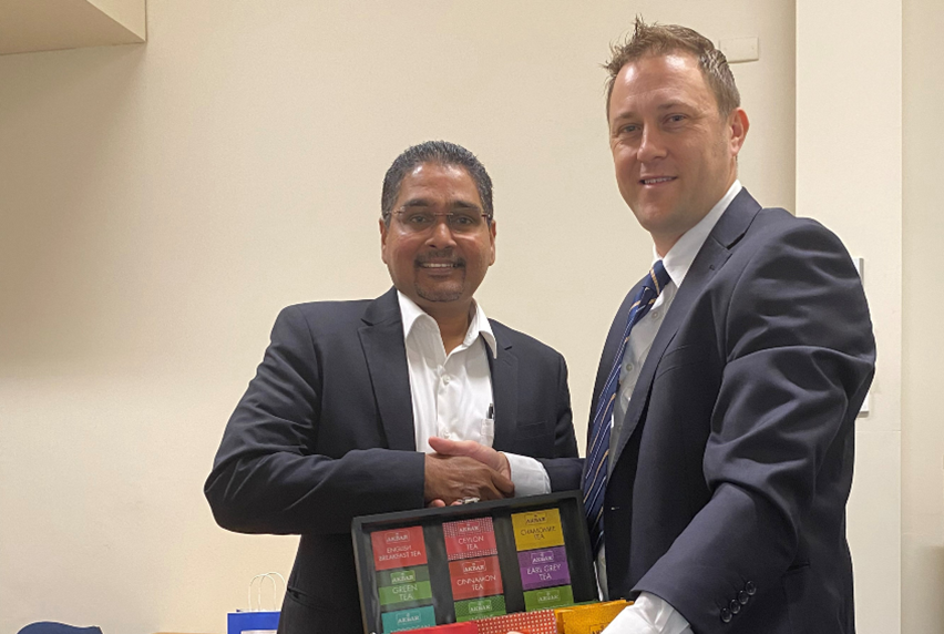 Image of CICRA Campus Group Director/CEO Boshan Dayaratne and Melbourne Polytechnic Vice President International Development Timothy Gilbert 